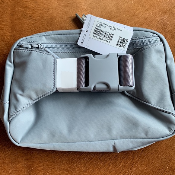 Everywhere Belt Bag 2L Large - Grey - Picture 2 of 3